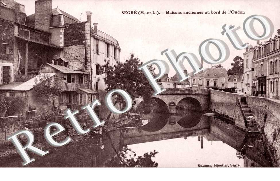 maisons anciennes au bord de l'Oudon