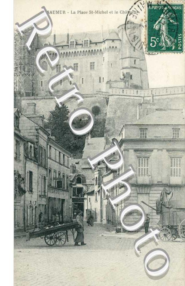 La Place Saint Michel et le Chateau