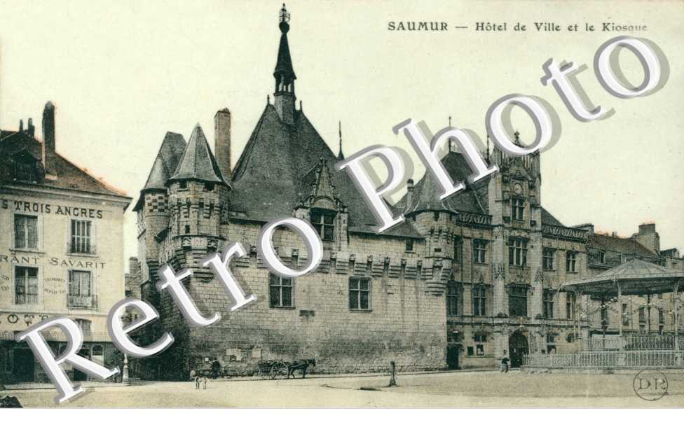 HOTEL DE VILLE ET LE KIOSQUE