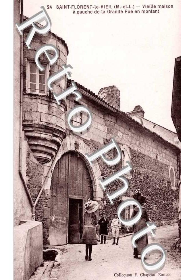 vieille maison a gauche de la grande rue en montant