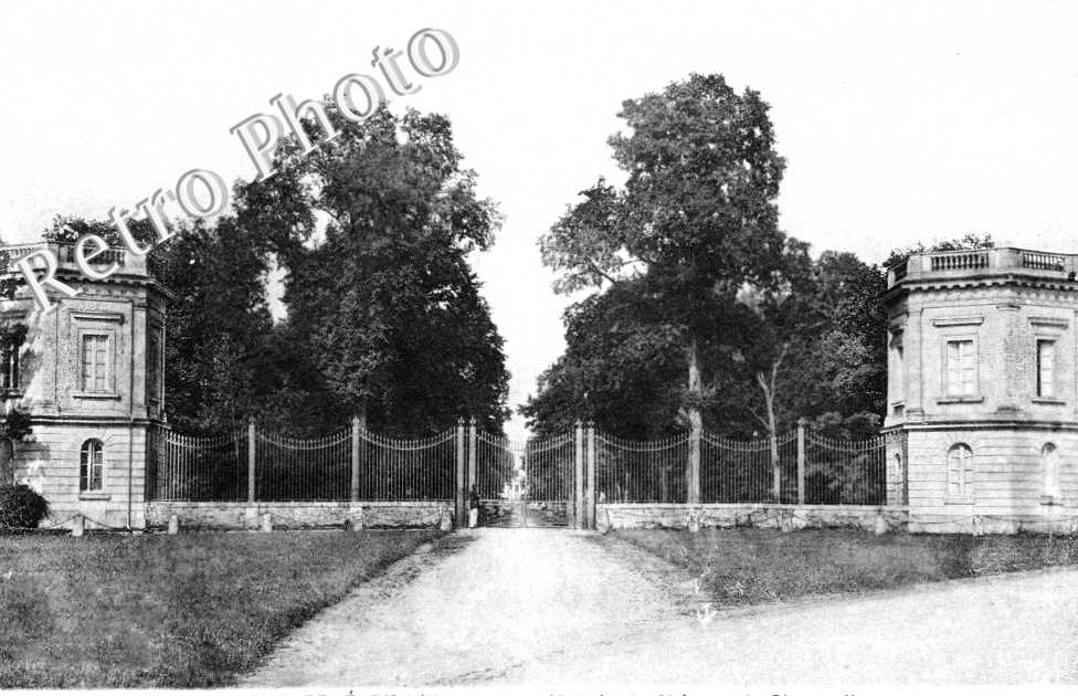 L'Entree du Chateau de Pignerolles