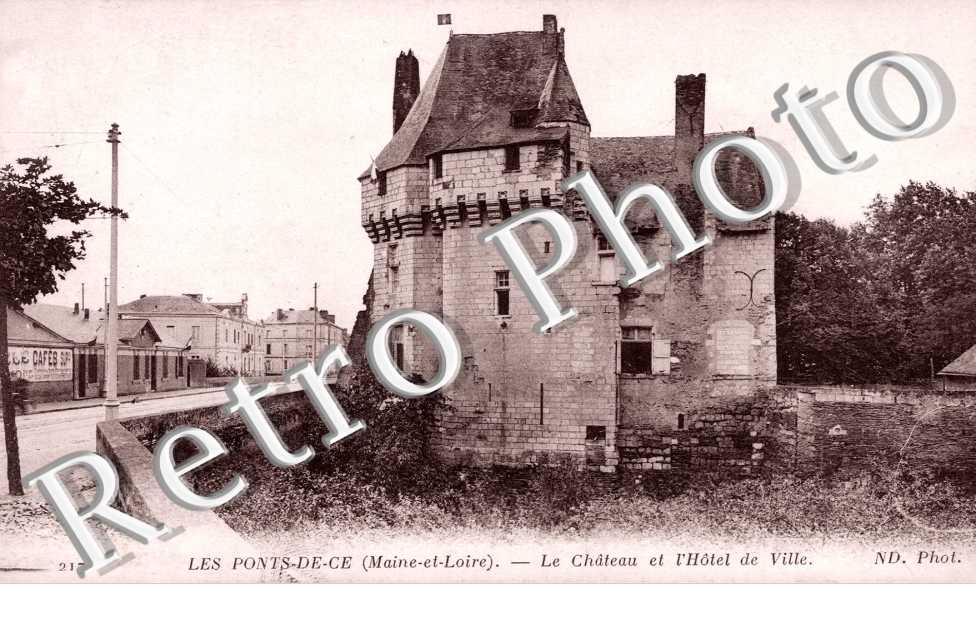 Le Chateau et l'Hotel de Ville