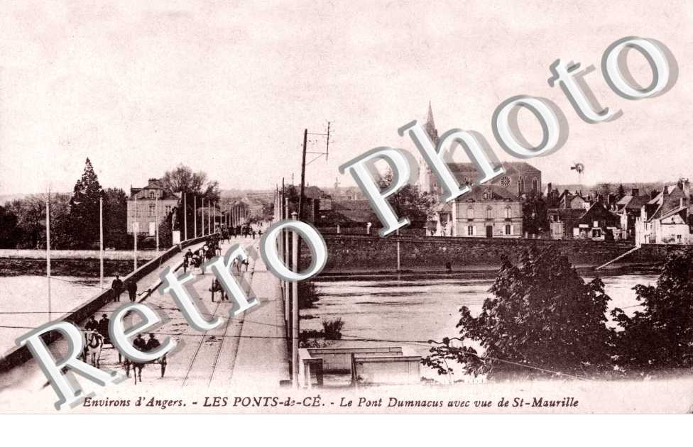 Le Pont Dumnacus avec vue de Saint-Maurille