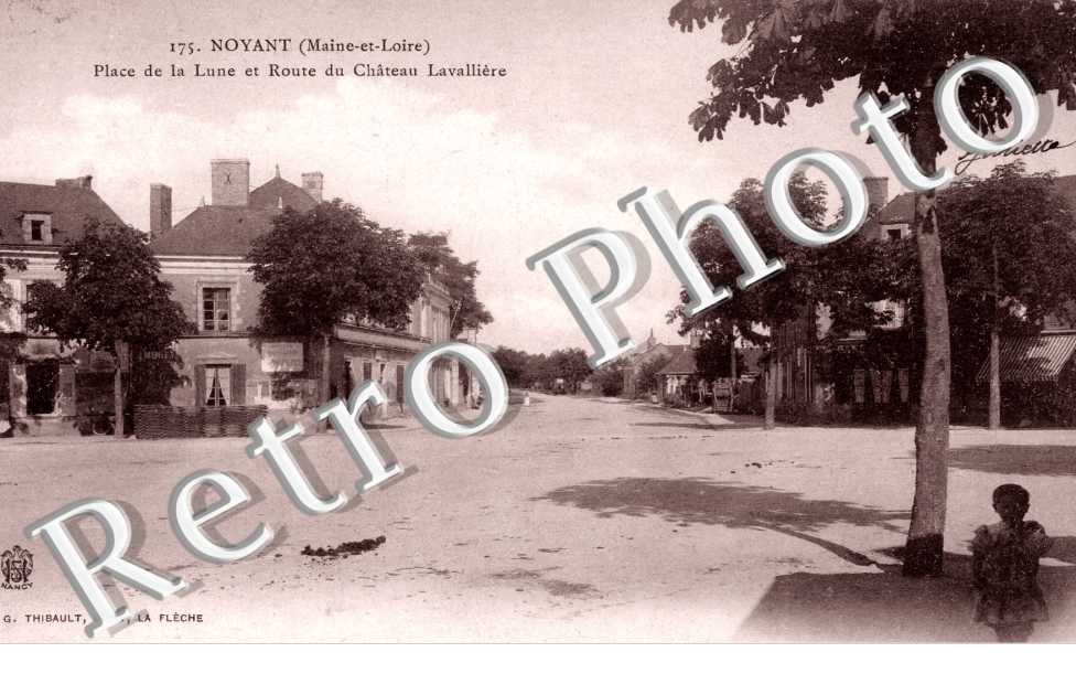 Place de la Lune et Route du Chateau Lavalliere