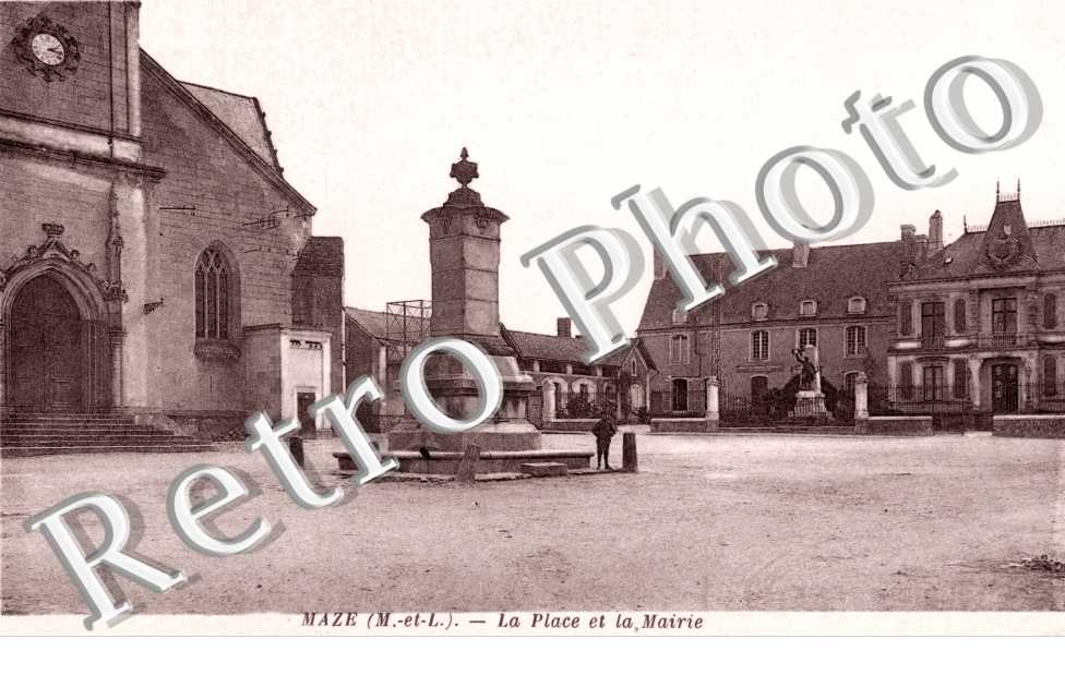 La place et la mairie