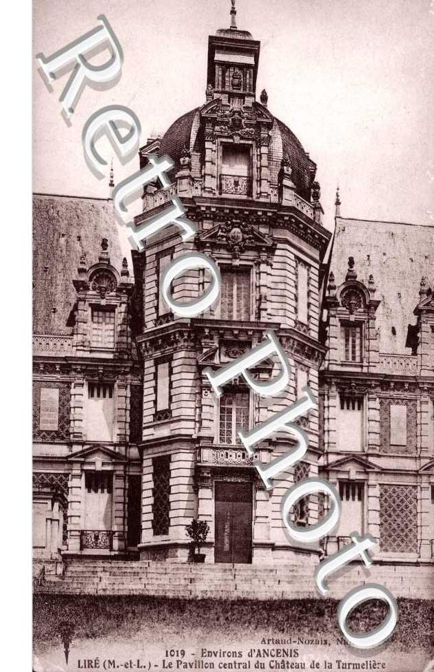 Le Pavillon central du Chateau de la Turmeliere