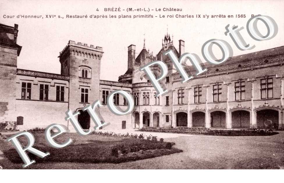 Le Chateau, Cour d'Honneur
