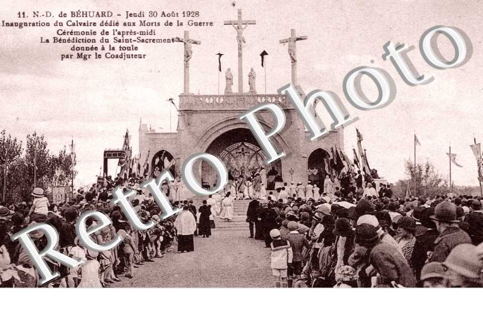30 aout 1928, Inauguration du Calvaire, Benediction du Saint Sacrement par Mgr Coadjuteur