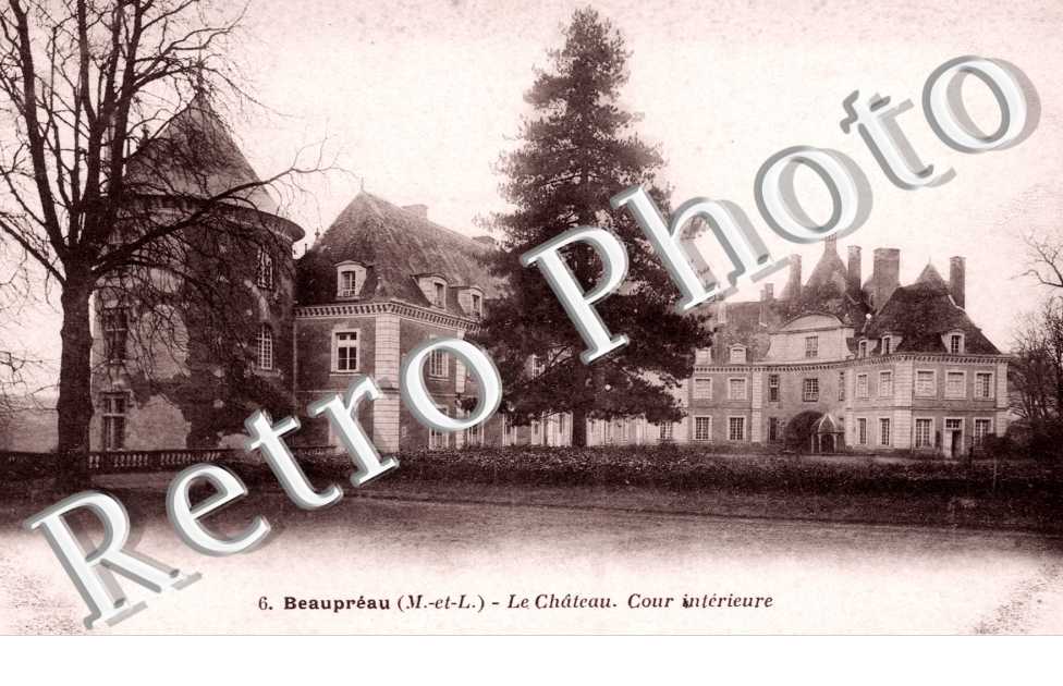 Le Chateau, Cour interieure