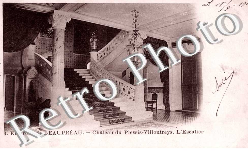 Chateau du Plessis Villoutreys, l'Escalier