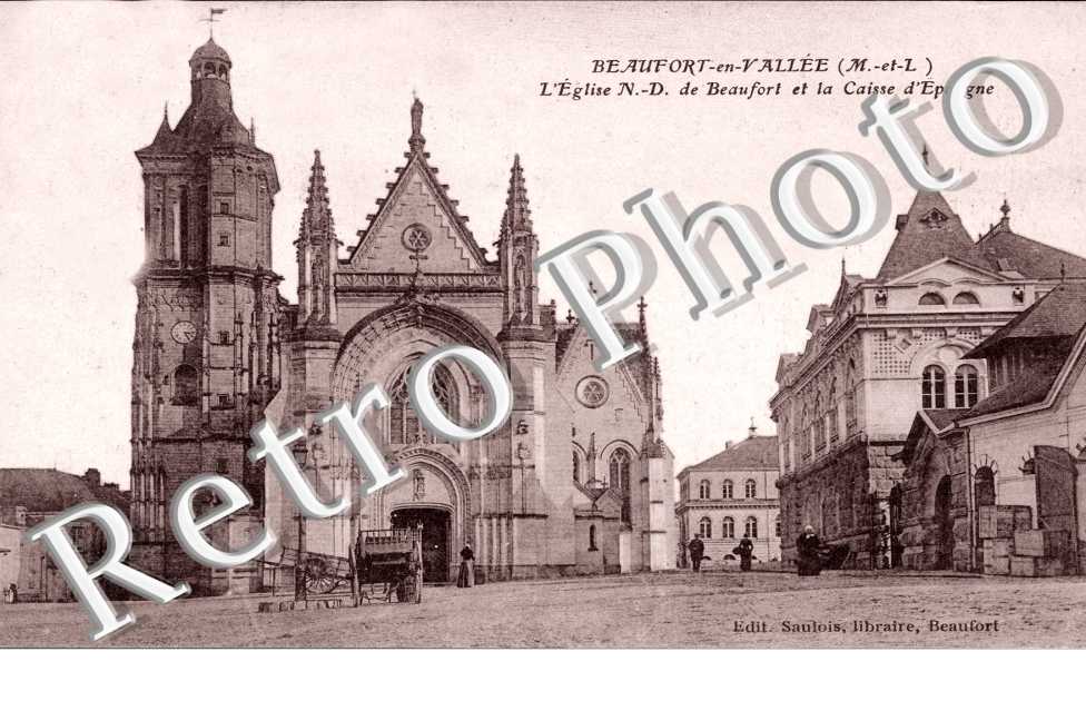 L'Eglise Notre Dame et la Caisse d'Epargne