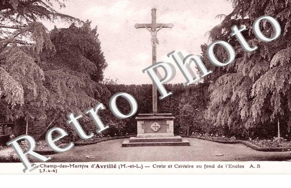 Champ des Martyrs, Croix et Calvaire