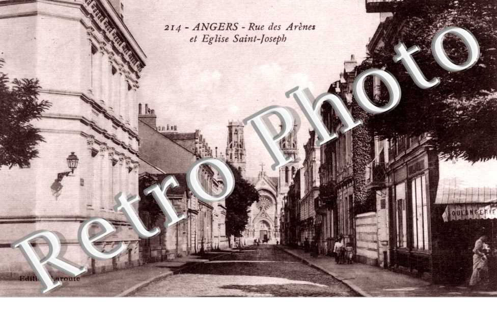 Rue des Arenes et Eglise St Joseph