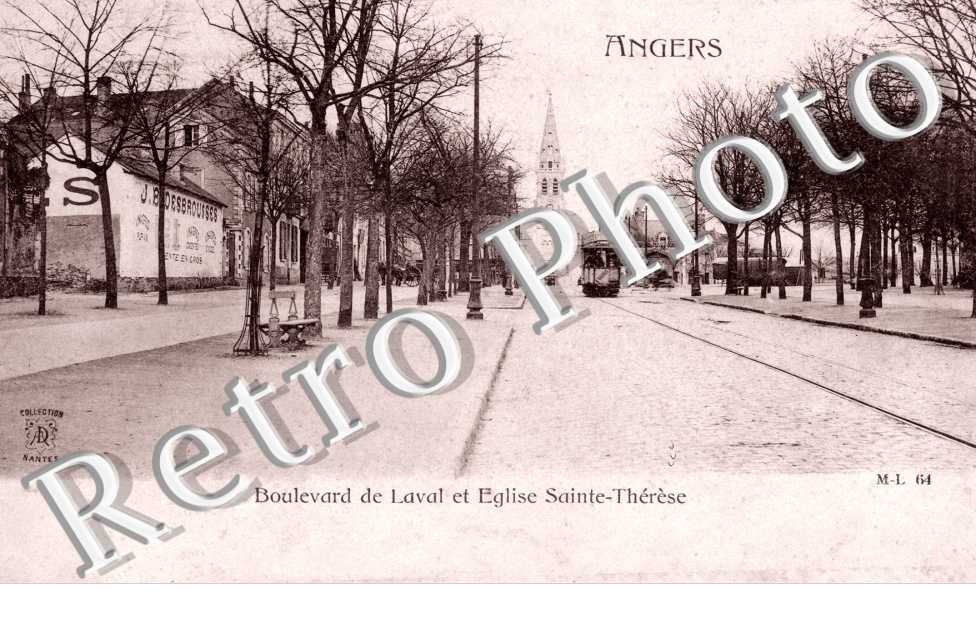 Boulevard de Laval et Eglise Sainte Thérèse