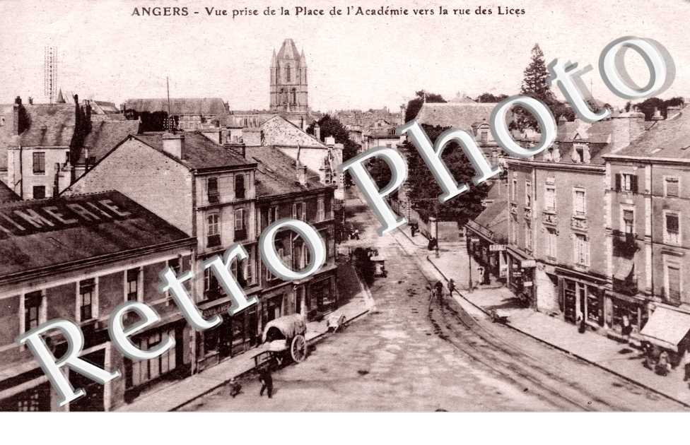 Vue Prise de la Place de l'Academie vers la rue des Lices