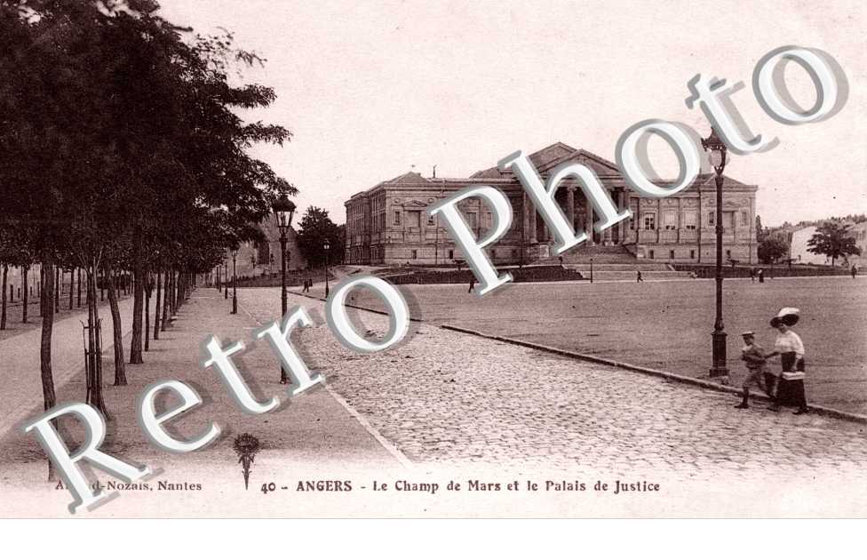 le Champ de mars et le Palais de Justice