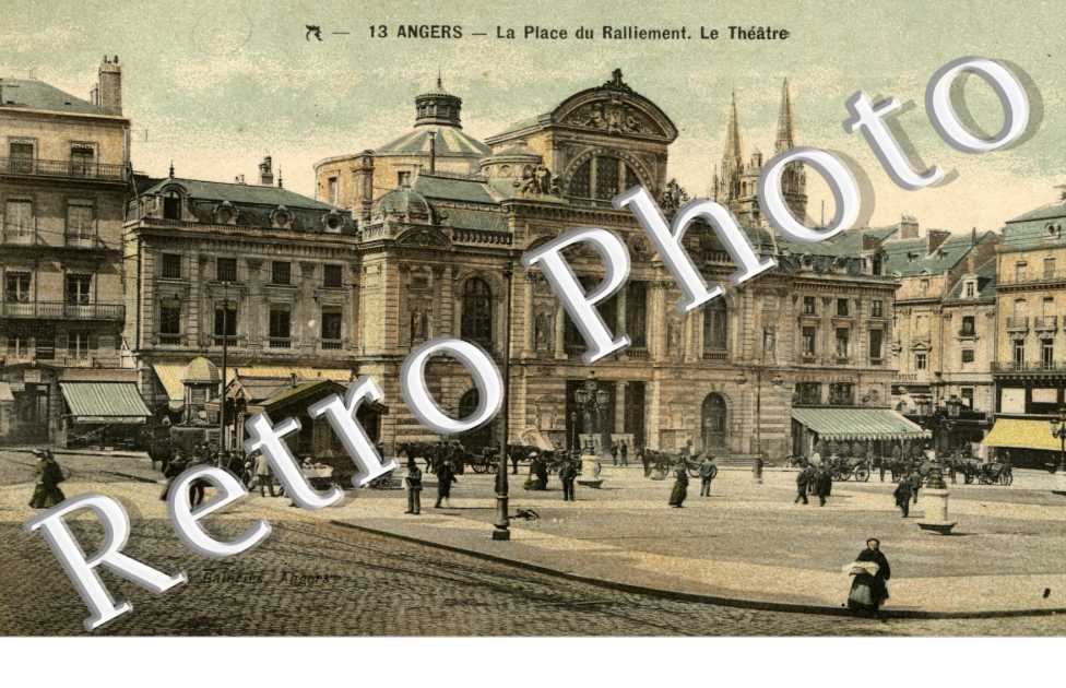Place du Ralliement - le Theatre