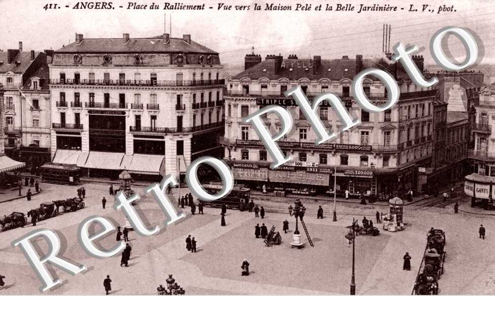Place du Ralliement - Vue vers la Maison Pelé et la Belle Jardinière