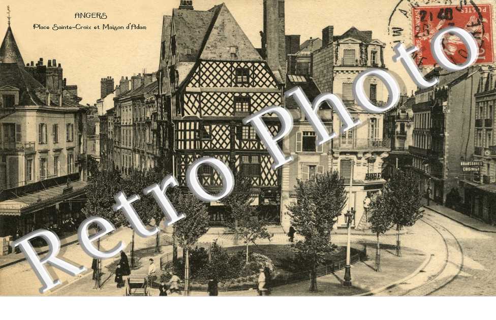 La Place Ste Croix et la Maison d'Adam