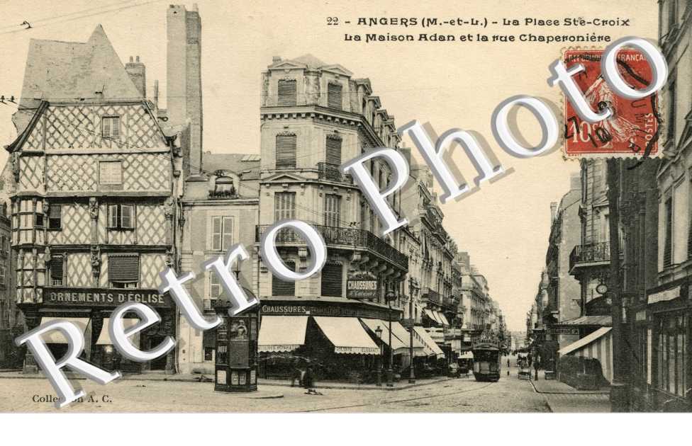 La Place Ste Croix, la Maison Adan et la Rue Chaperoniere