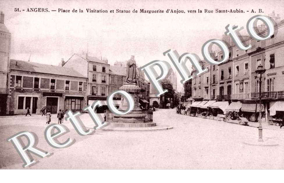 Place de la Visitation et Statue de Marguerite d'Anjou vers la rue Saint-Aubin