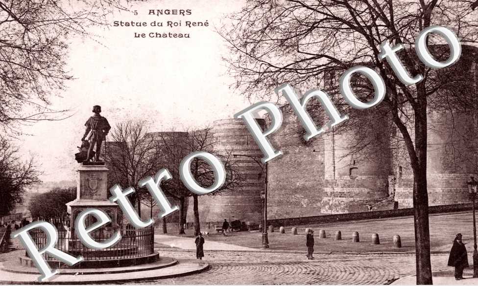 statue du roi rene Le chateau