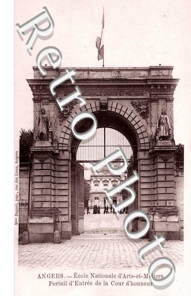 Ecole Nationale des Arts et Metiers - Portail d'entree