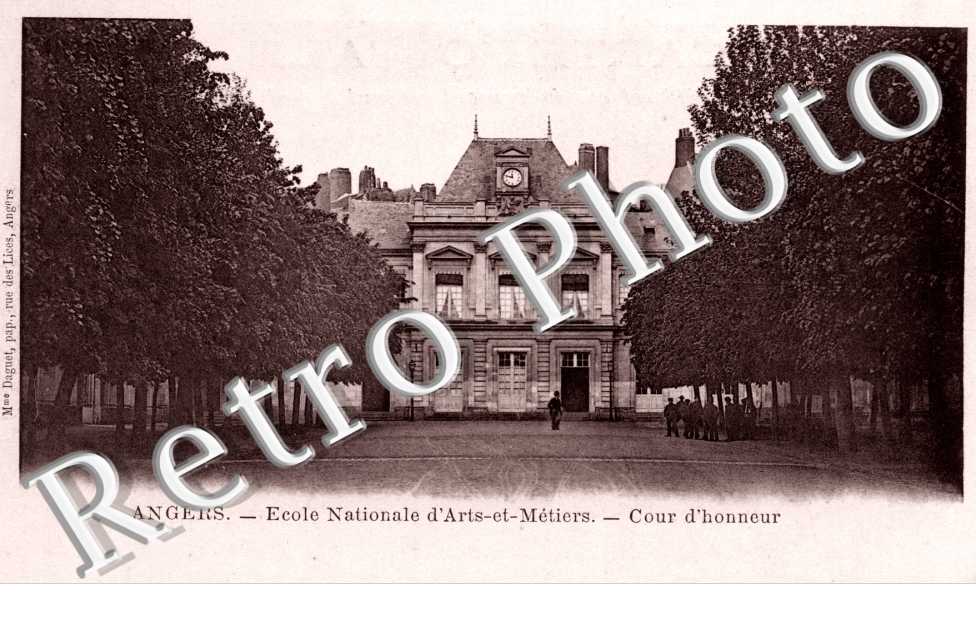 Ecole Nationale des Arts et Metiers - Cour d'Honneur