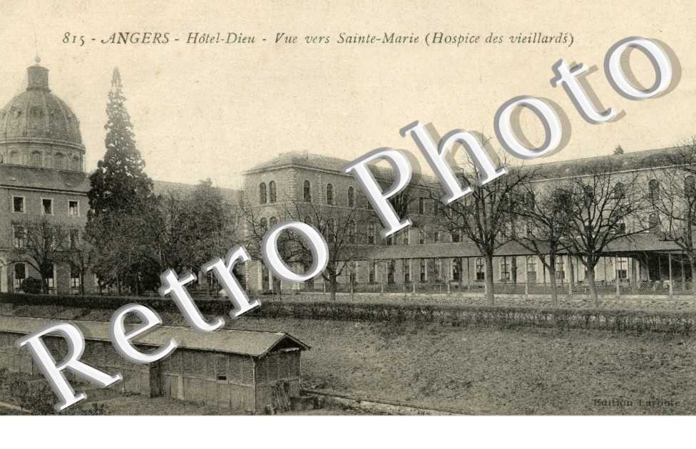 l'Hotel Dieu - vue vers sainte Marie