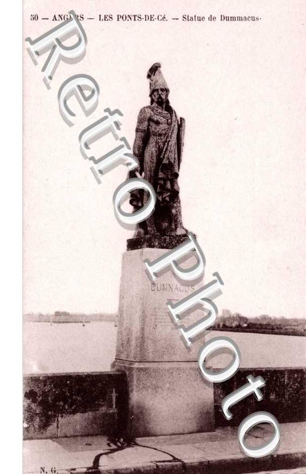 Les Ponts de Ce, Statue de Dummacus