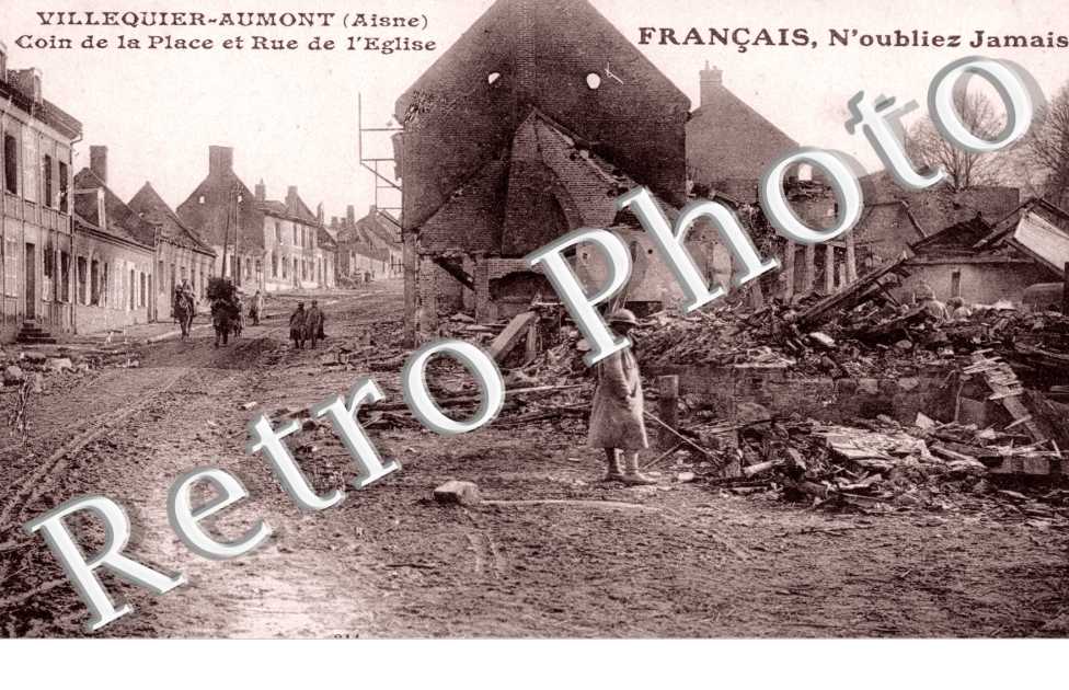 Coin de la place et rue de l'Eglise - Francais n'oubliez Jamais !