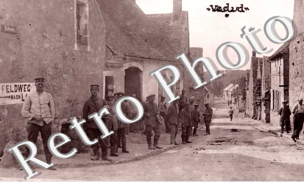 Des Hommes en uniformes