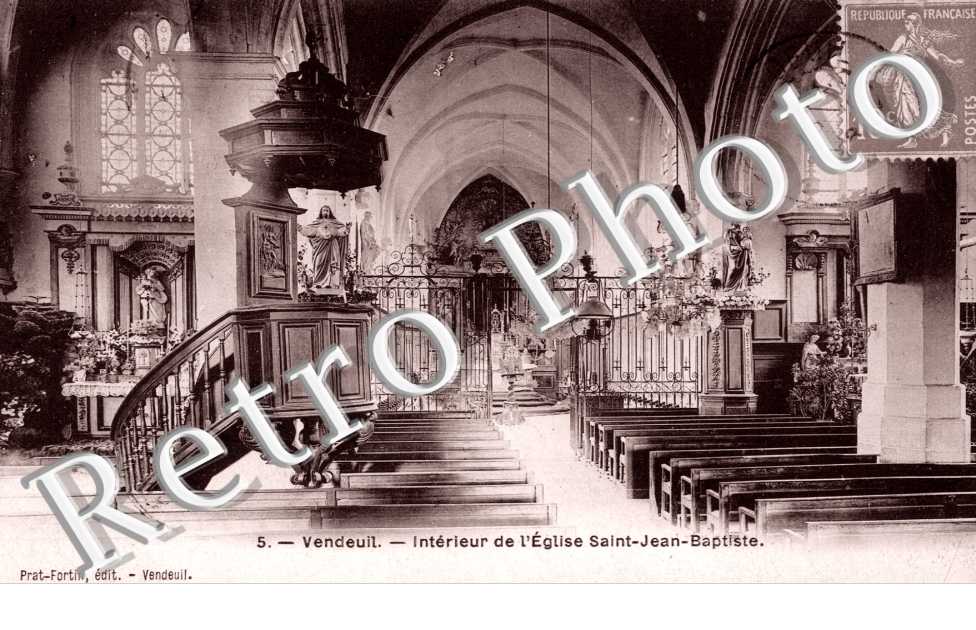 Interieur de l'eglise Saint Jean Baptiste