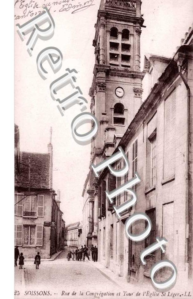 rue de la Congregation et tour de l'eglise Saint Leger