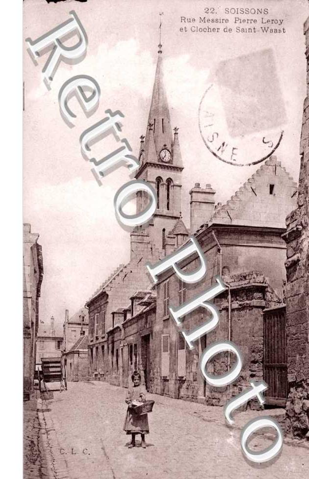 Rue Messire Pierre Leroy et Clocher de Saint Waast
