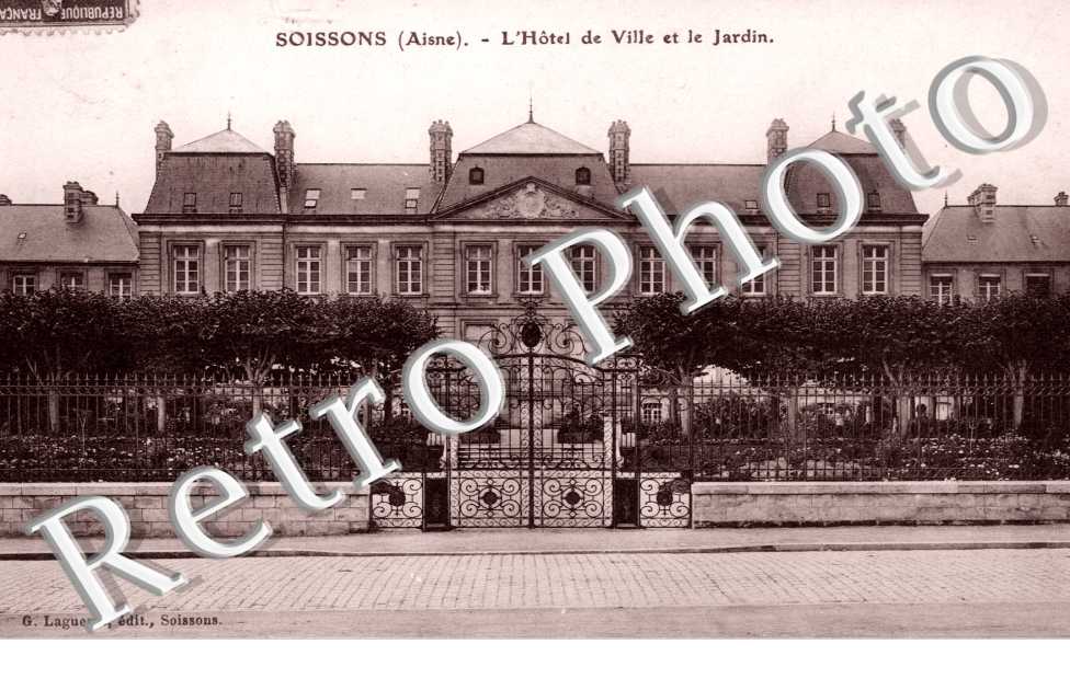 l'hotel de ville et le jardin