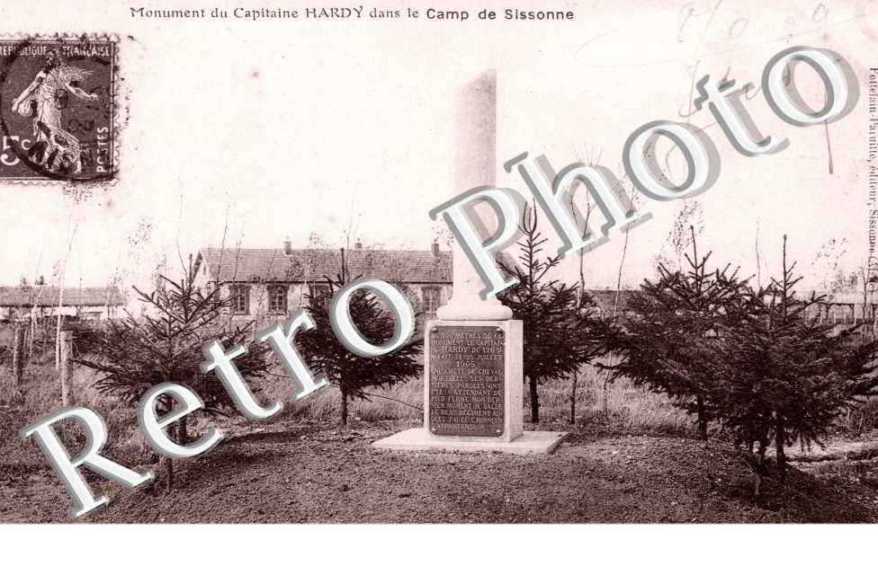 CAmp de Sissonne, monument du Capitaine Hardy