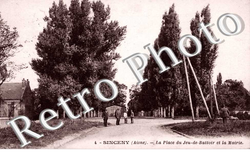 la place du jeu de Battoir et la mairie