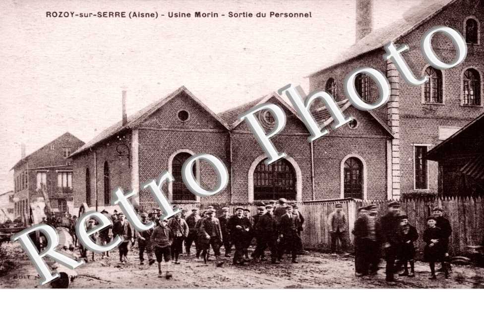 Usine Morin - Sortie du personnel (usine de bois cintrés )