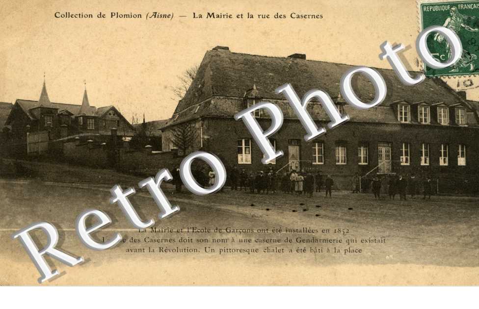La mairie et  la rue des casernes