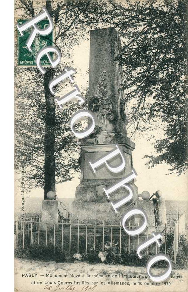 Monument eleve  a la memoire de Jules Debordeaux et Louis Courcy