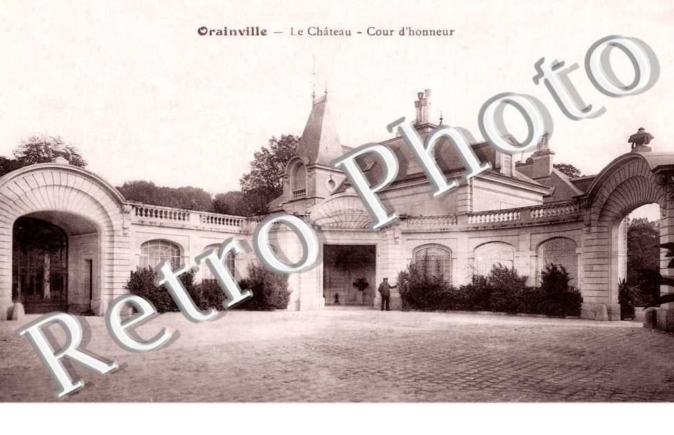 Le Chateau, Cour d'honneur