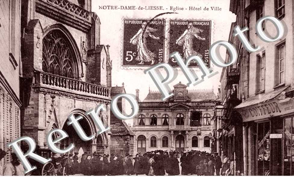 L'Eglise, Hotel de Ville