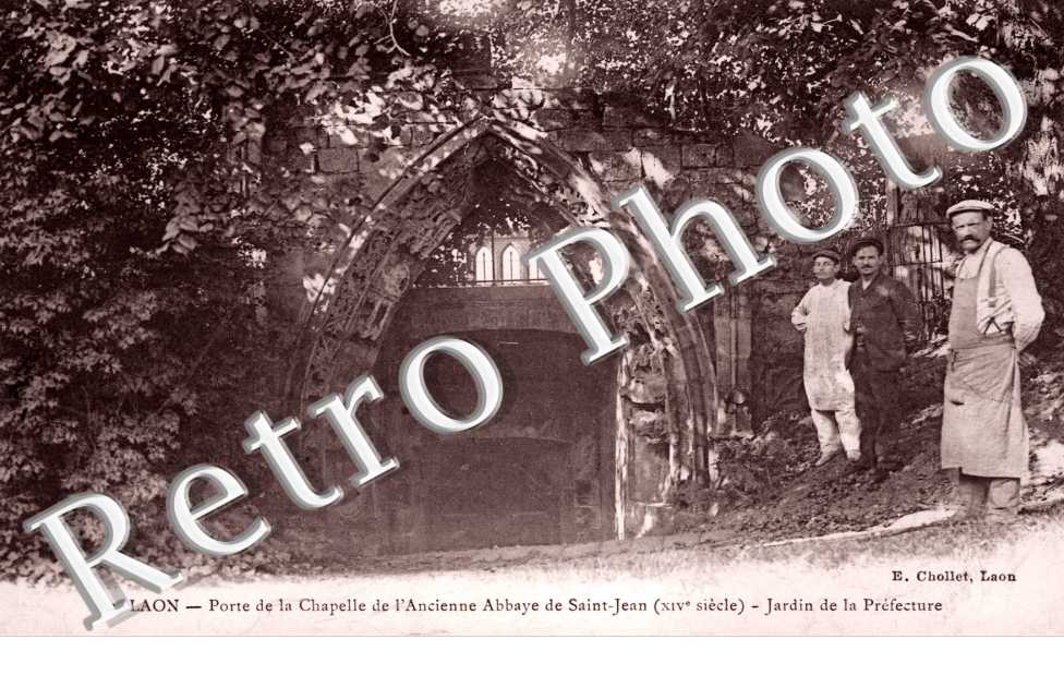 Porte de la Chapelle de l'Ancienne Abbaye de Saint Jean, Jardin de la Prefecture