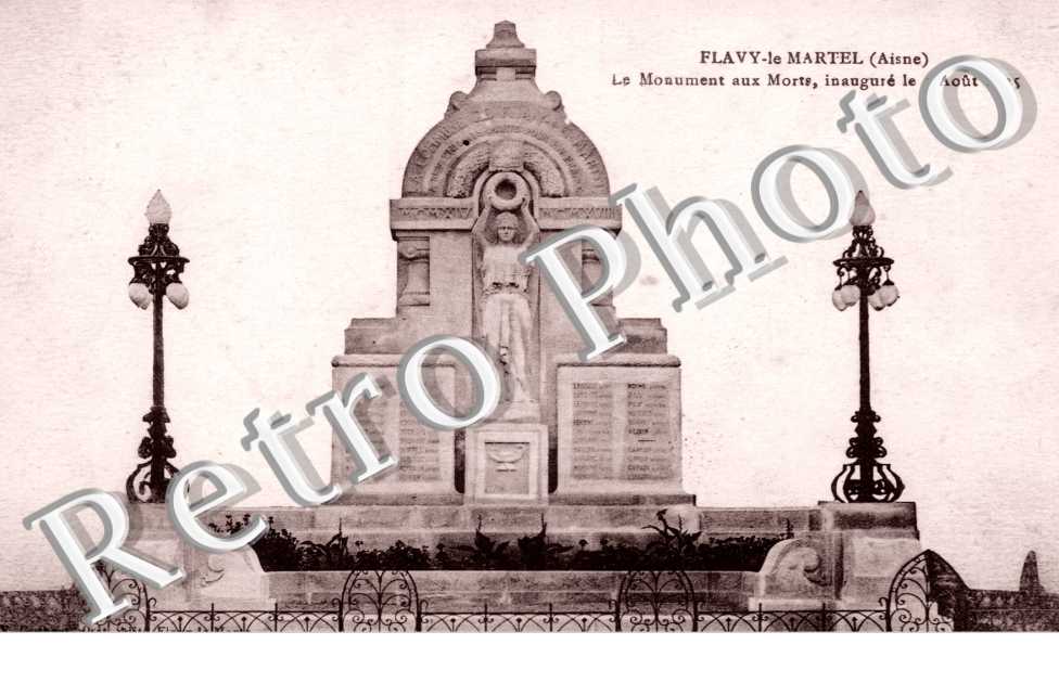 le monument aux Morts, inaugure le 2 aout 1925