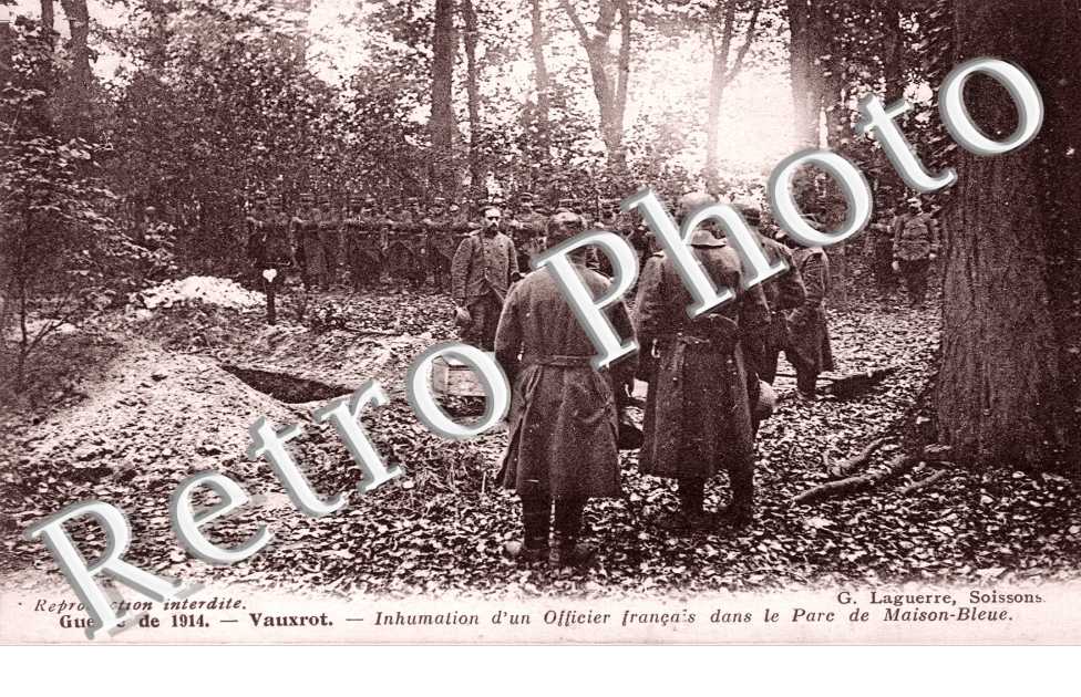 Inhumation d'un Officier Francais dans le parc de Maison Bleue