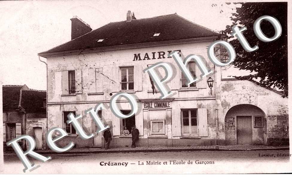 la mairie et l'ecole des garcons