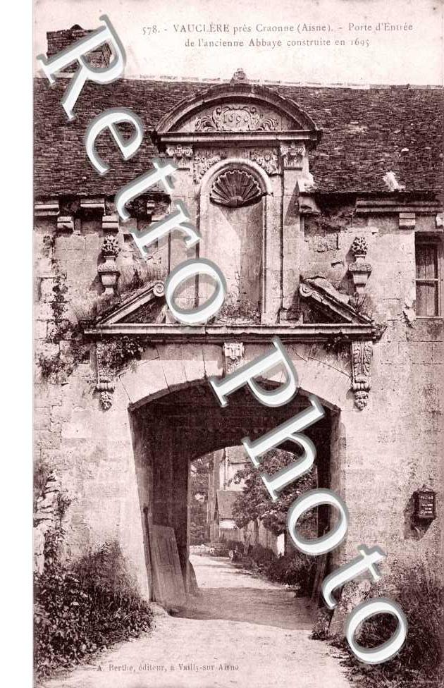Porte d'Entrée de l'Ancienne Abbaye