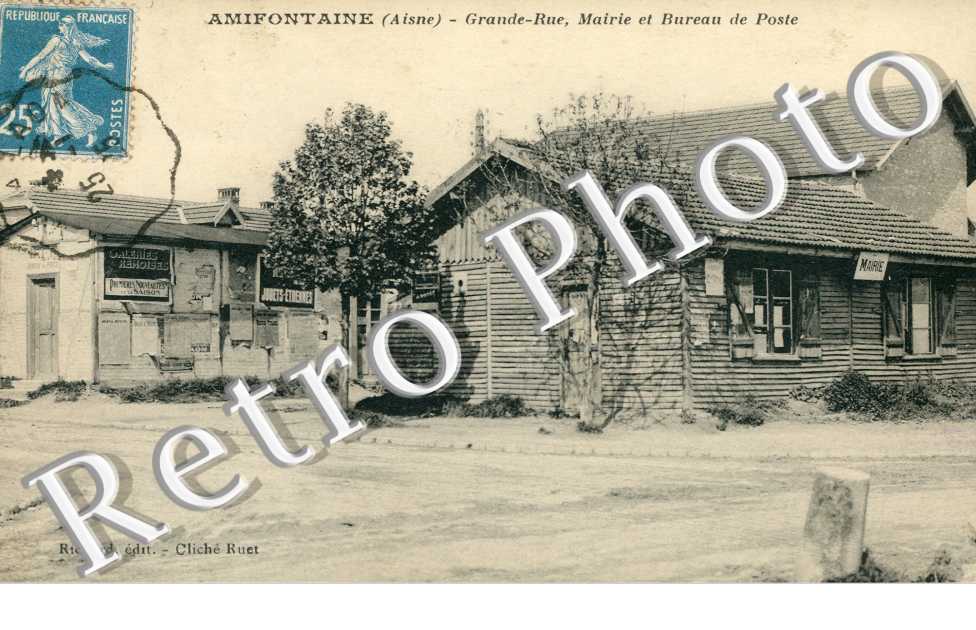 Grande rue - mairie et bureau de poste