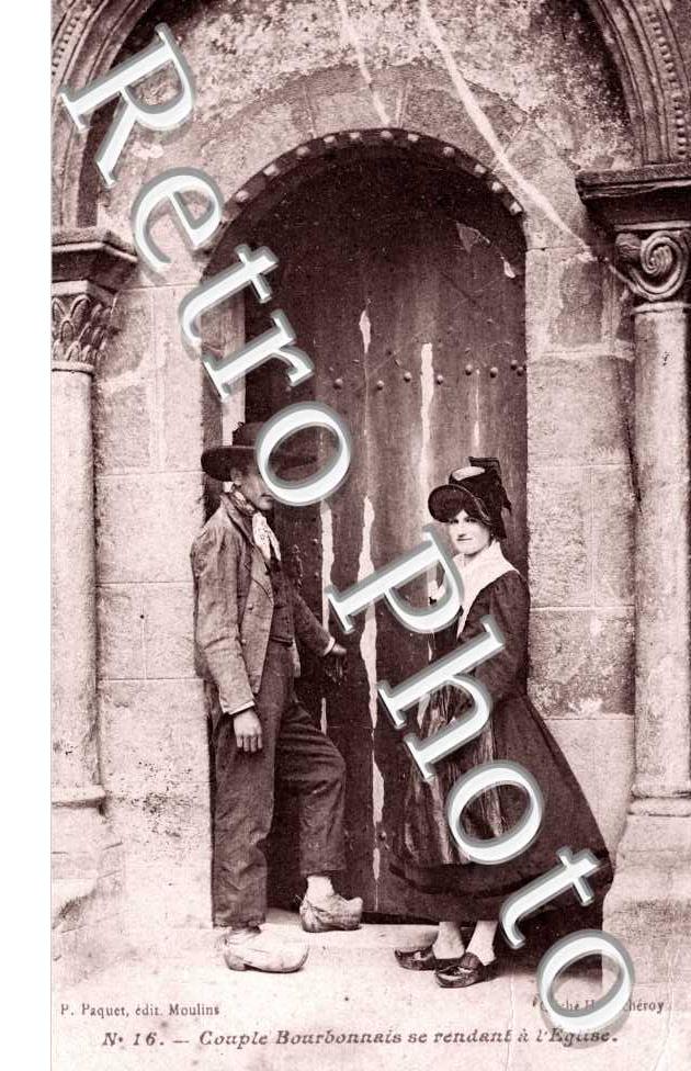 Couple Bourbonnais se rendant a l'eglise
